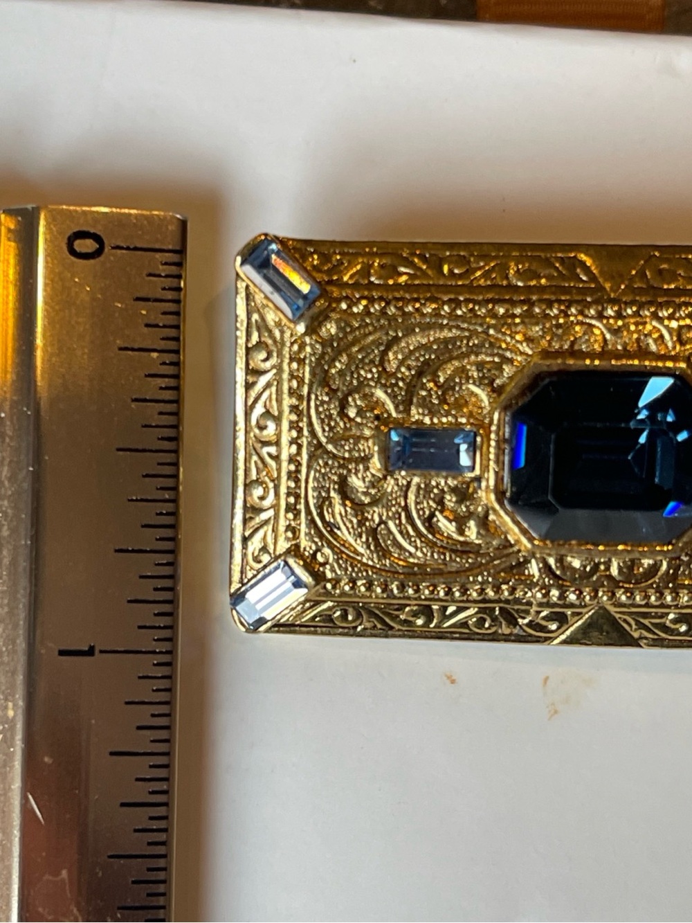 1928 brand gold-tone rectangular brooch with blue glass rhinestones - EUC - Picture 3 of 5